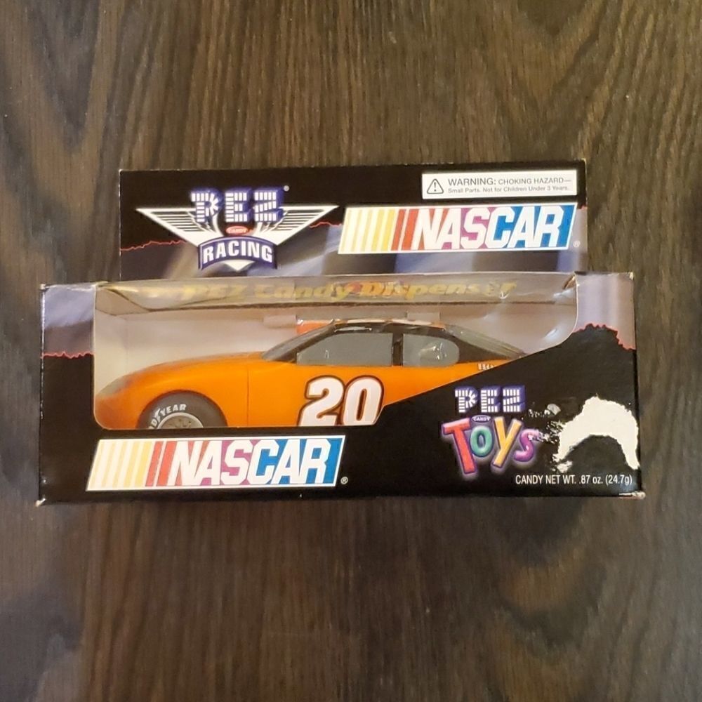 ‎2003 Pez Nascar racing car candy dispenser